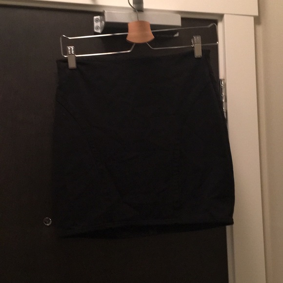 Black skirt - Picture 1 of 3